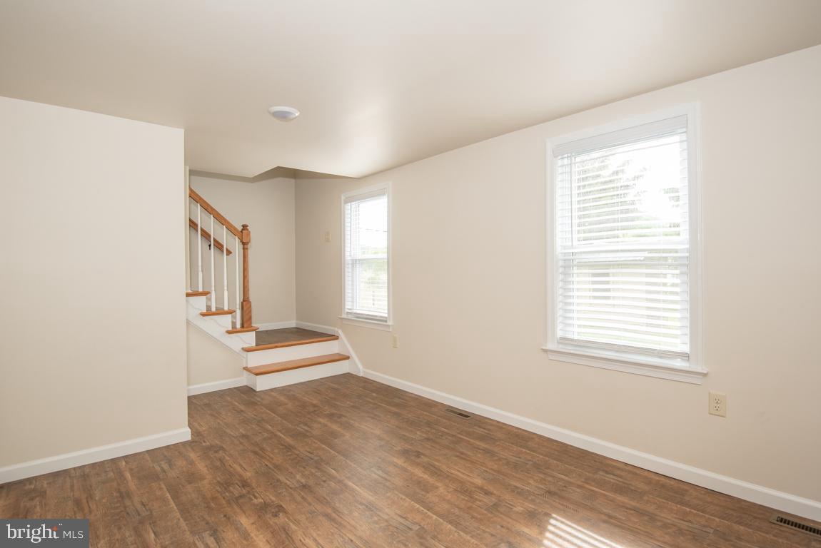 NEW  HOLLAND - Residential