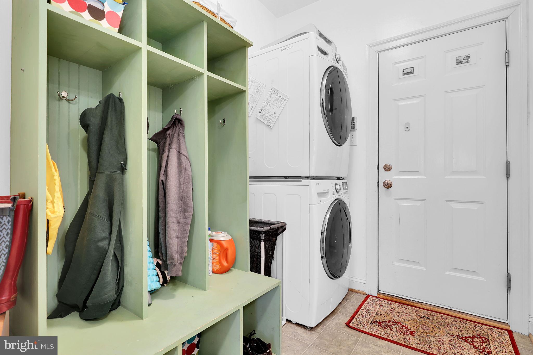 WINDSOR KNOLLS - Residential