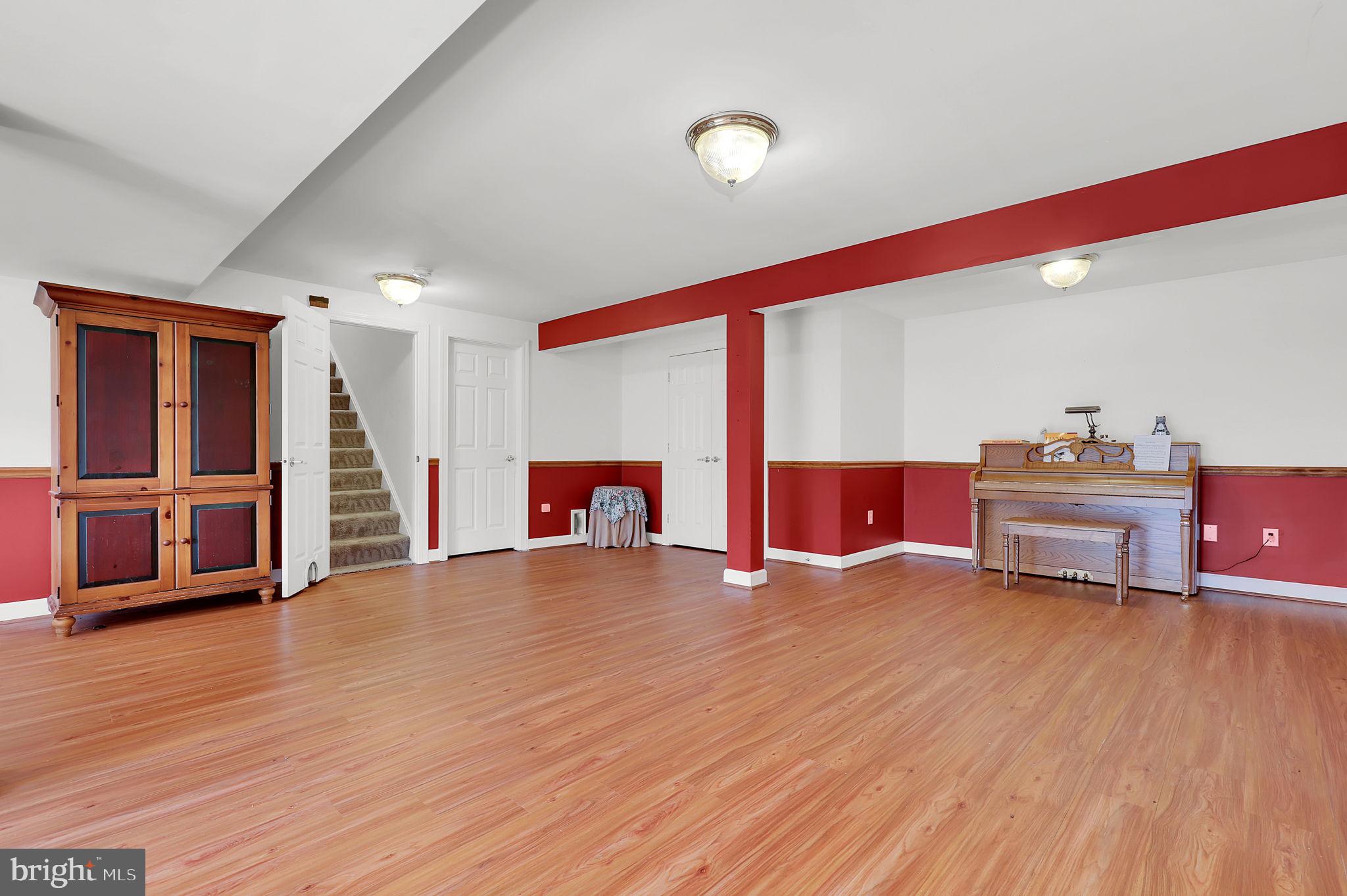 WINDSOR KNOLLS - Residential