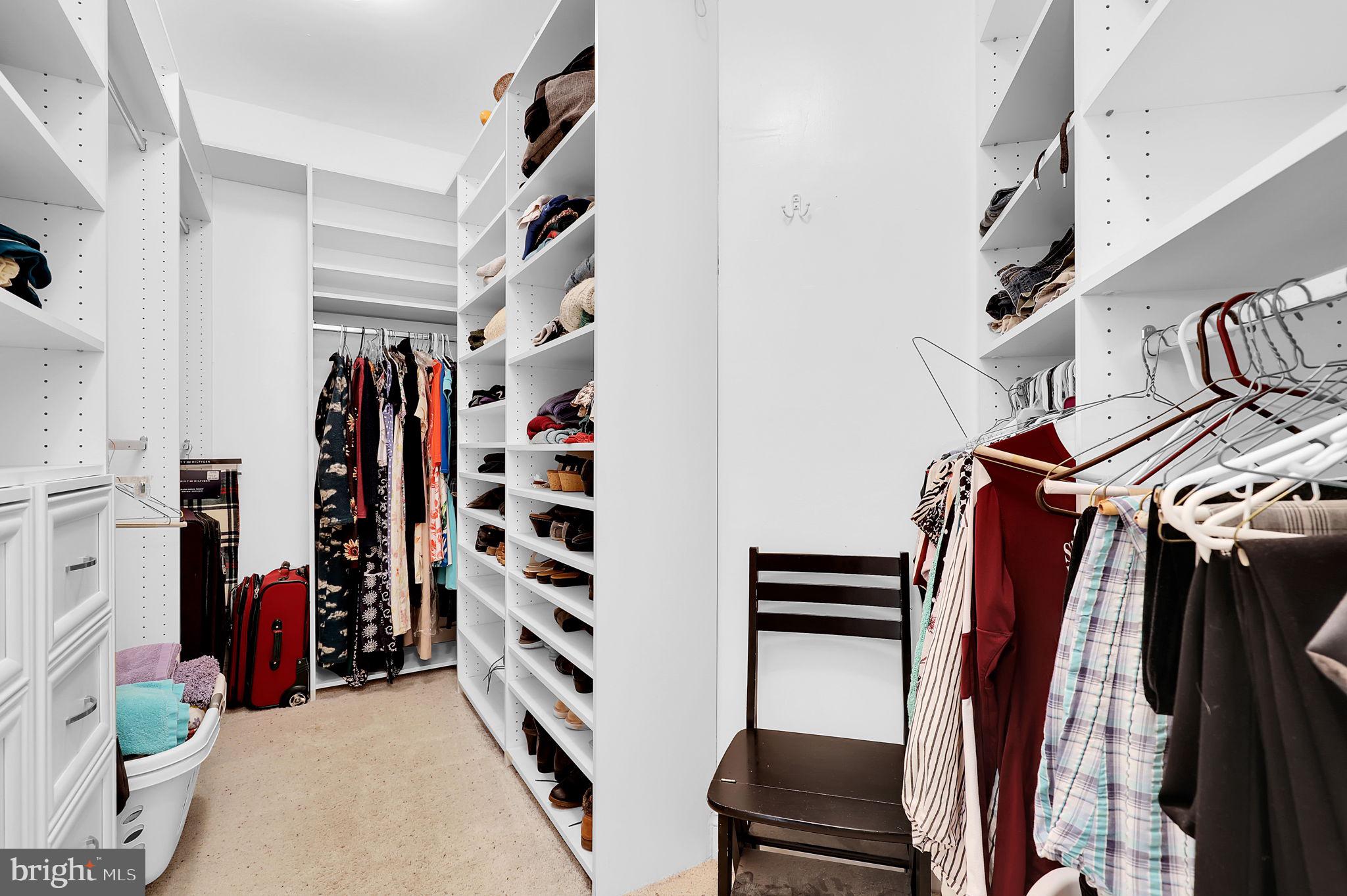 WINDSOR KNOLLS - Residential