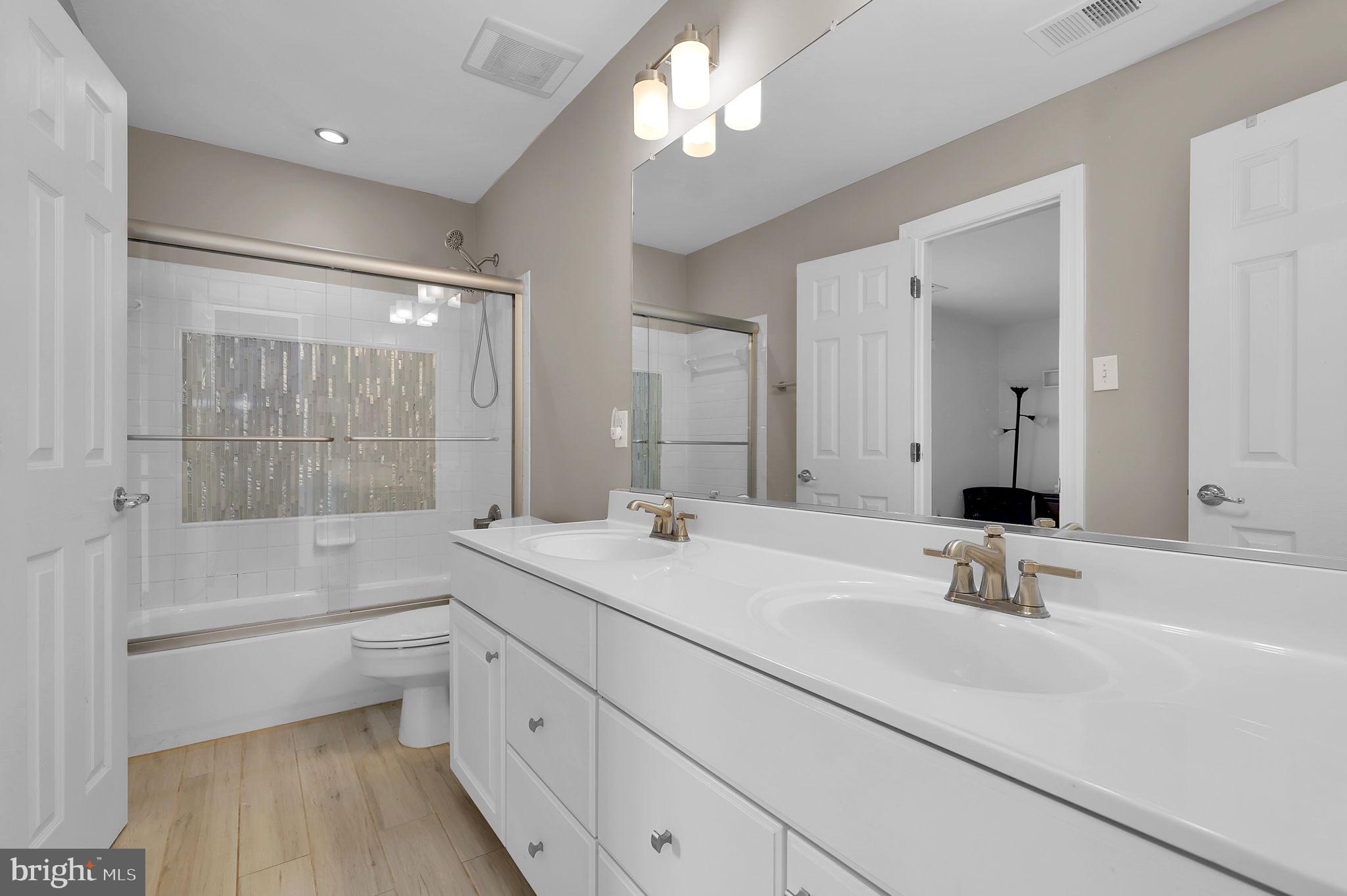 WINDSOR KNOLLS - Residential