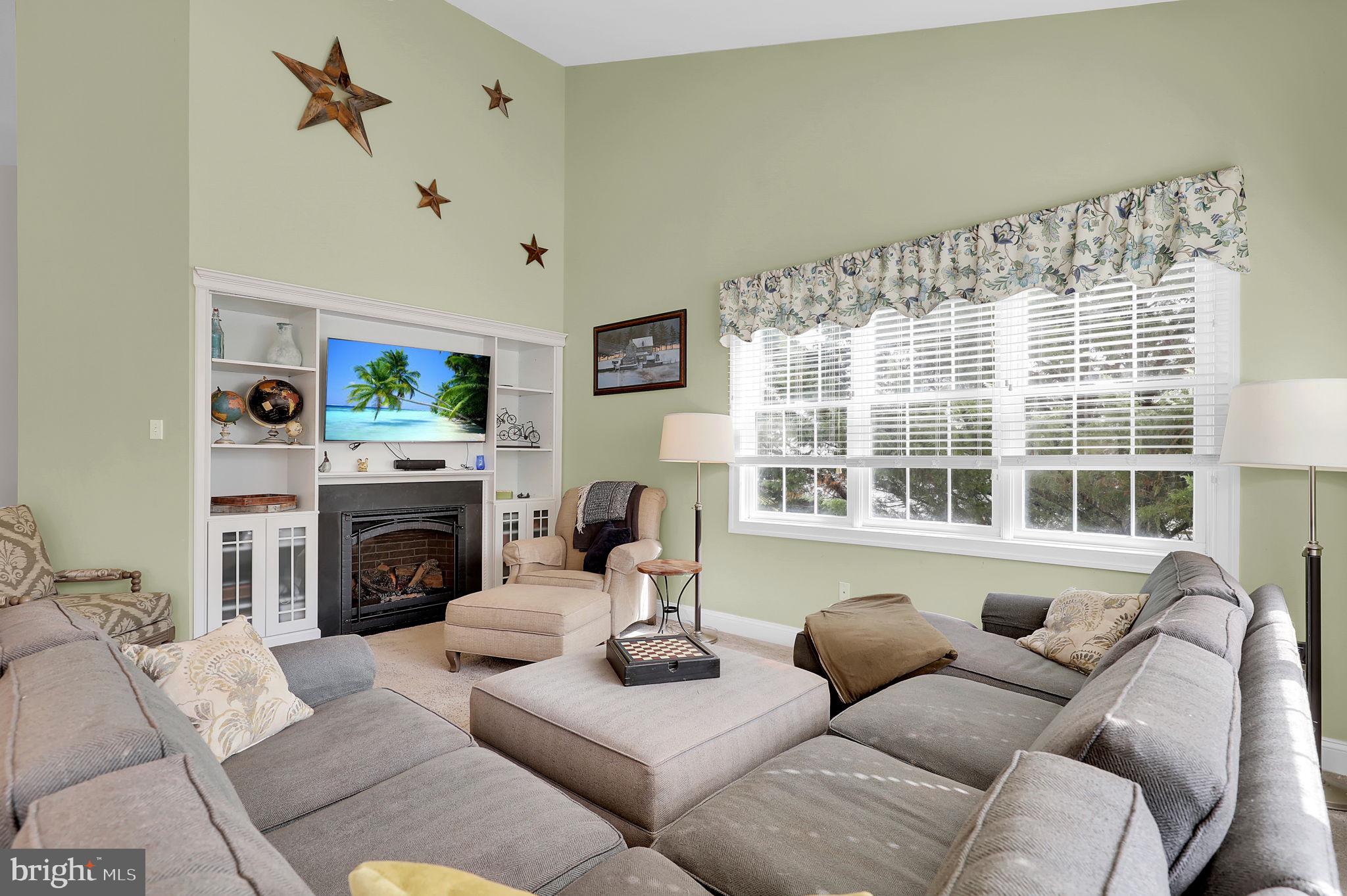 WINDSOR KNOLLS - Residential