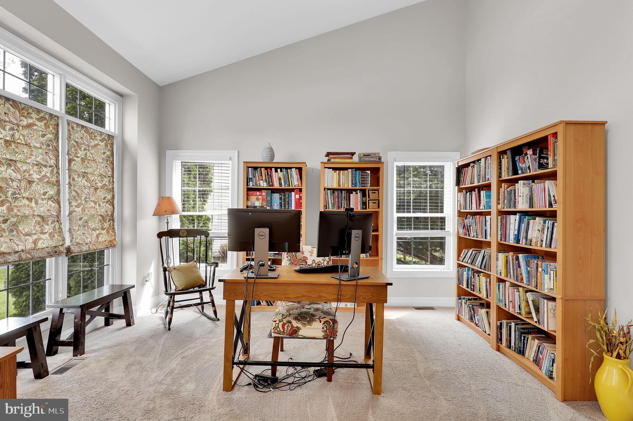 WINDSOR KNOLLS - Residential