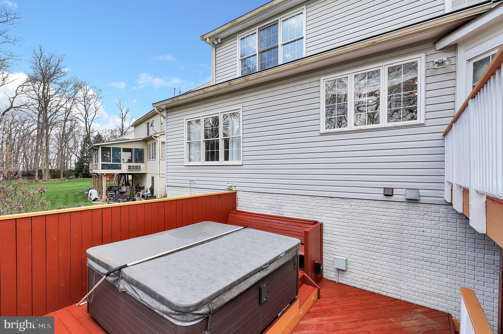 WINDSOR KNOLLS - Residential