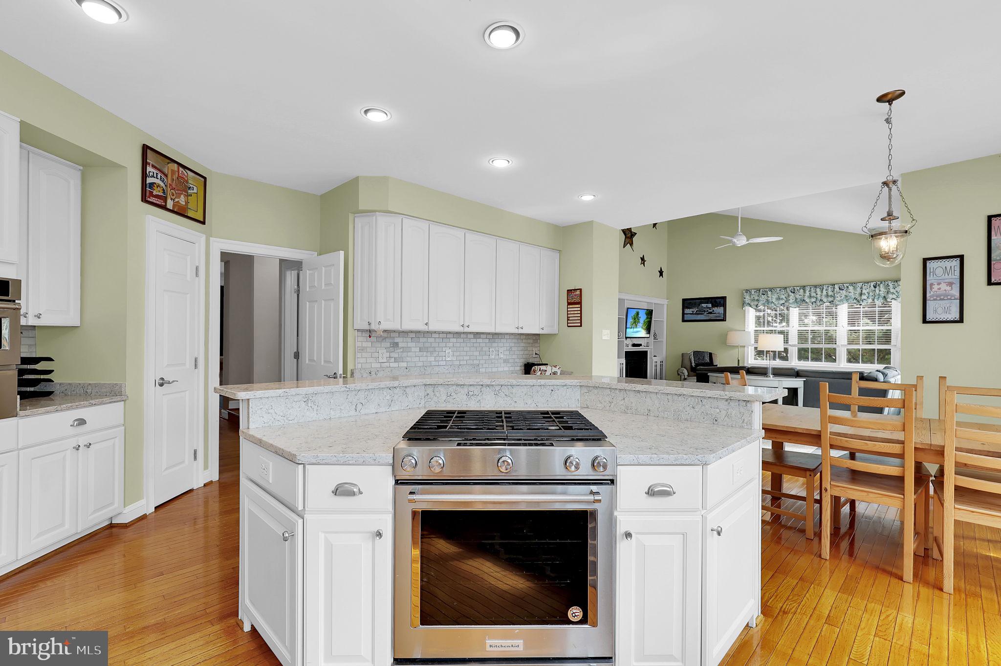 WINDSOR KNOLLS - Residential