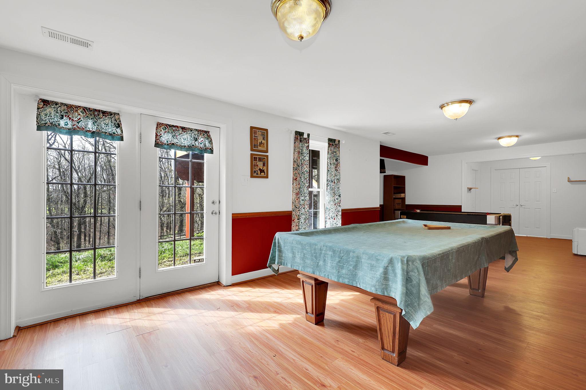 WINDSOR KNOLLS - Residential