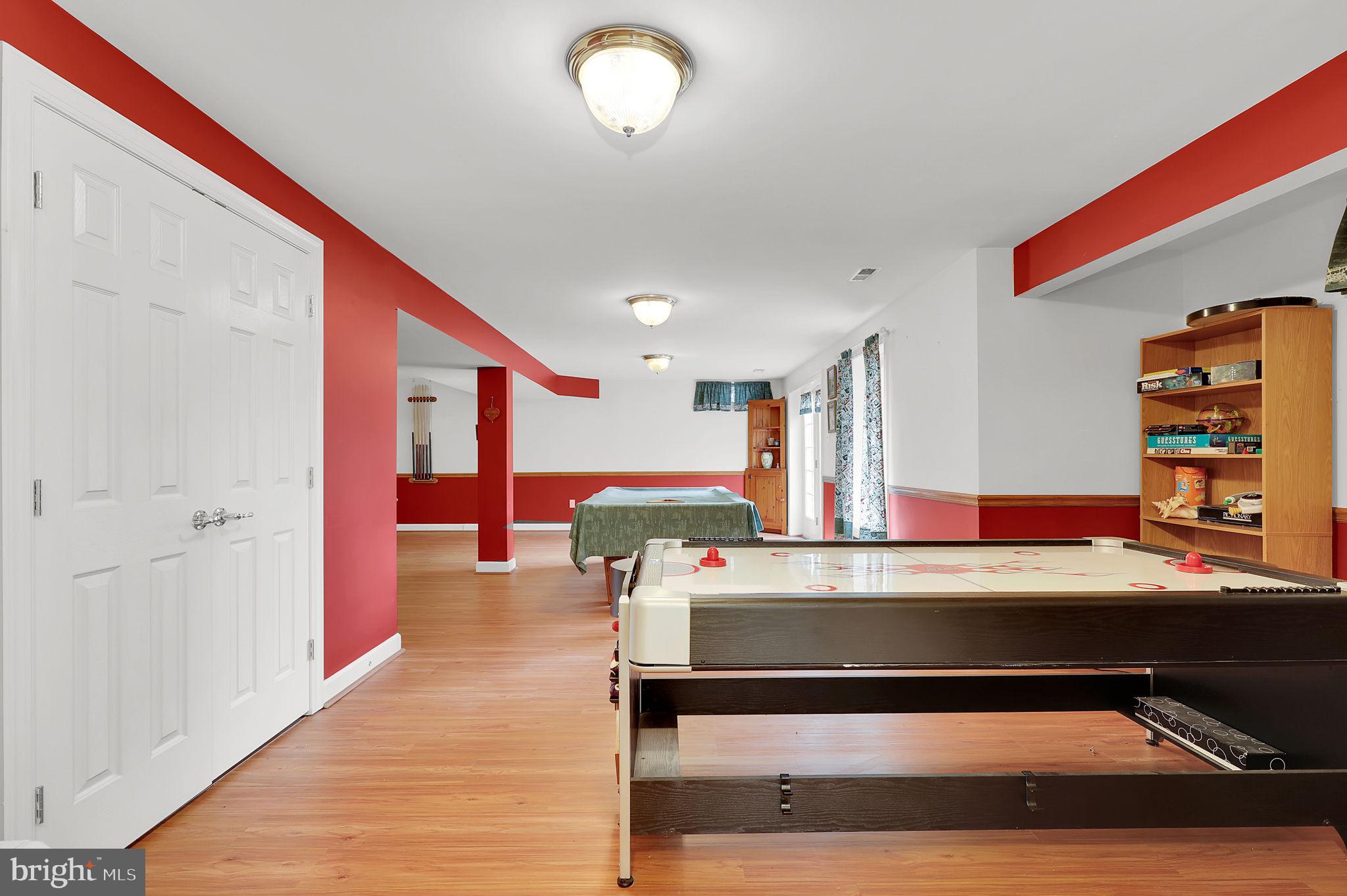 WINDSOR KNOLLS - Residential