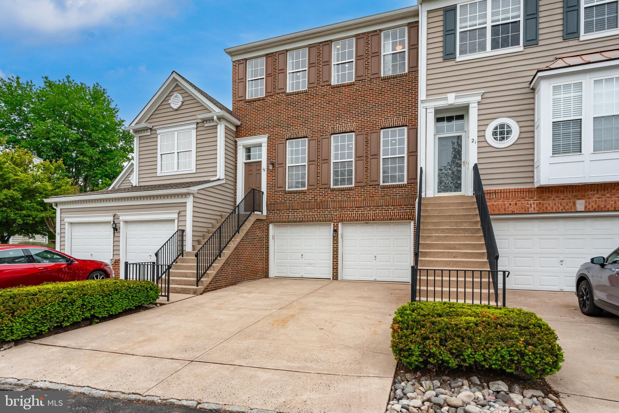 19 AVALON COURT
