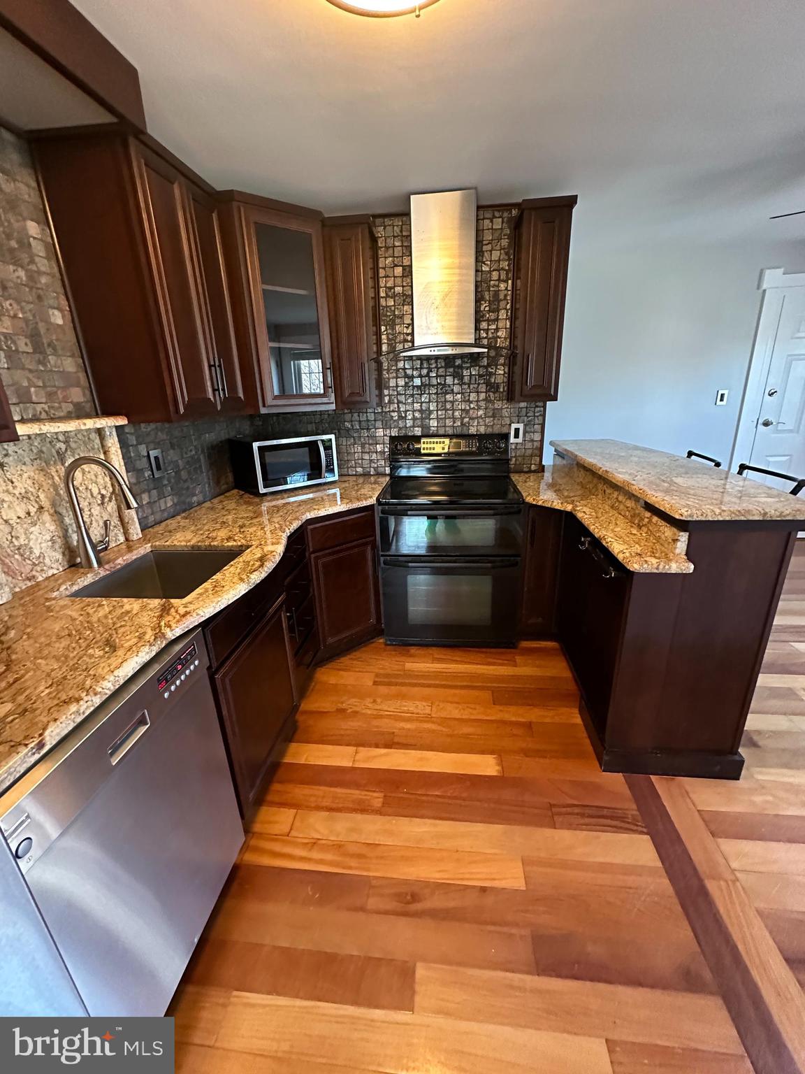 1800 DEWITT AVENUE F