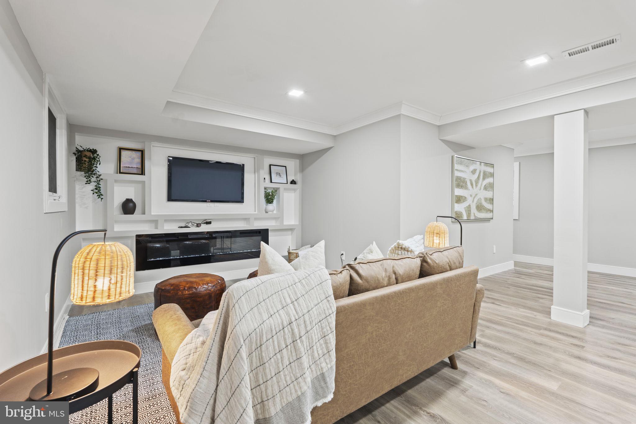 MANOR WOODS - Residential