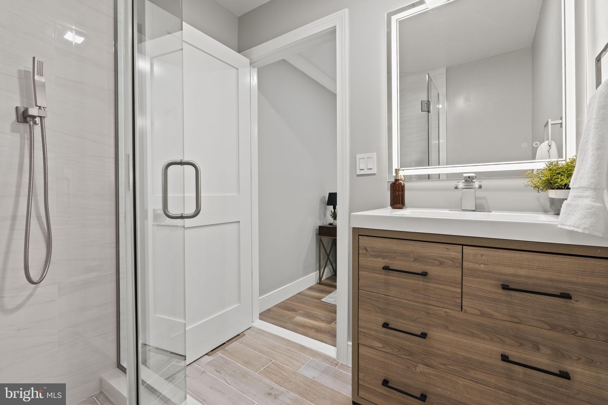 MANOR WOODS - Residential