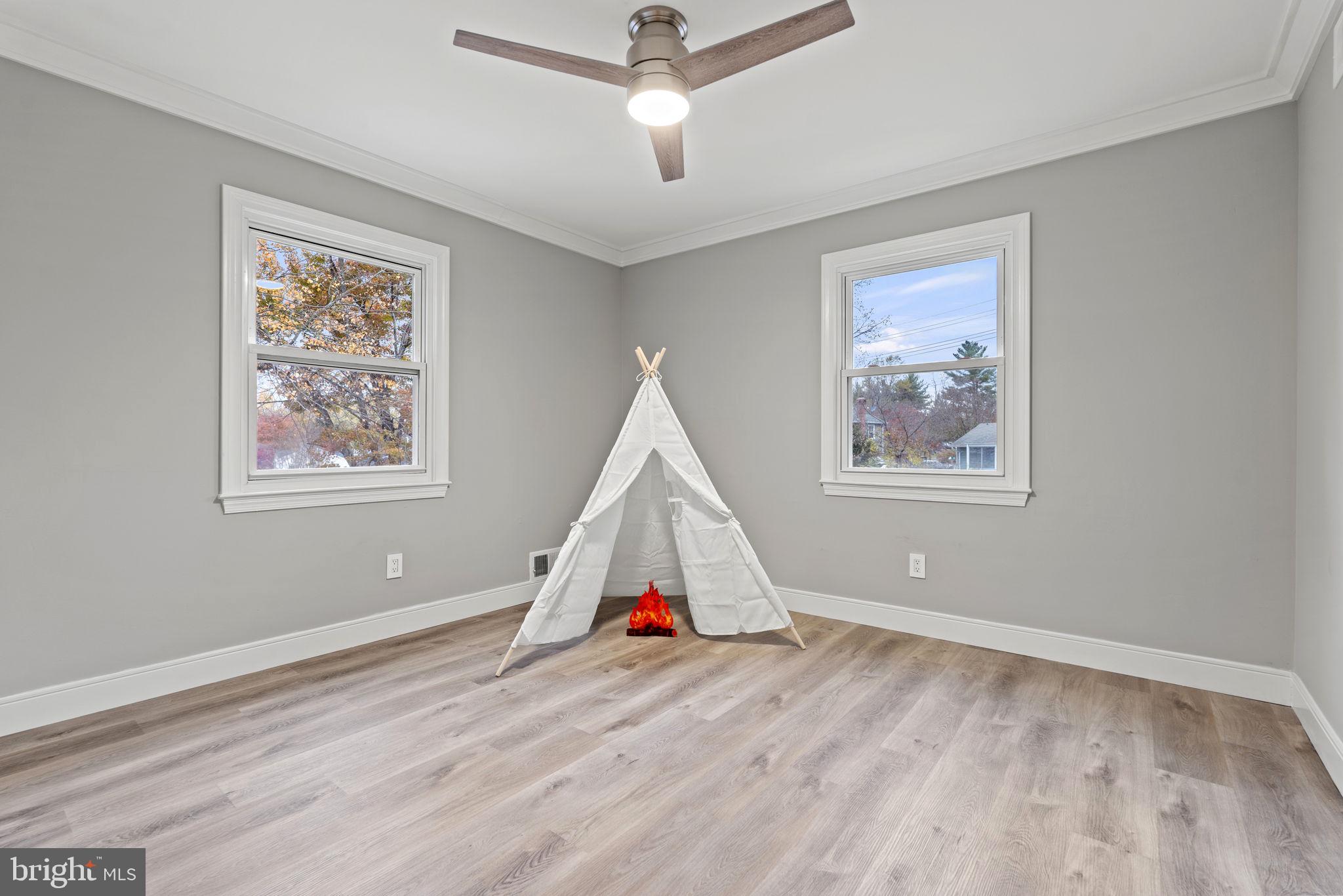 MANOR WOODS - Residential