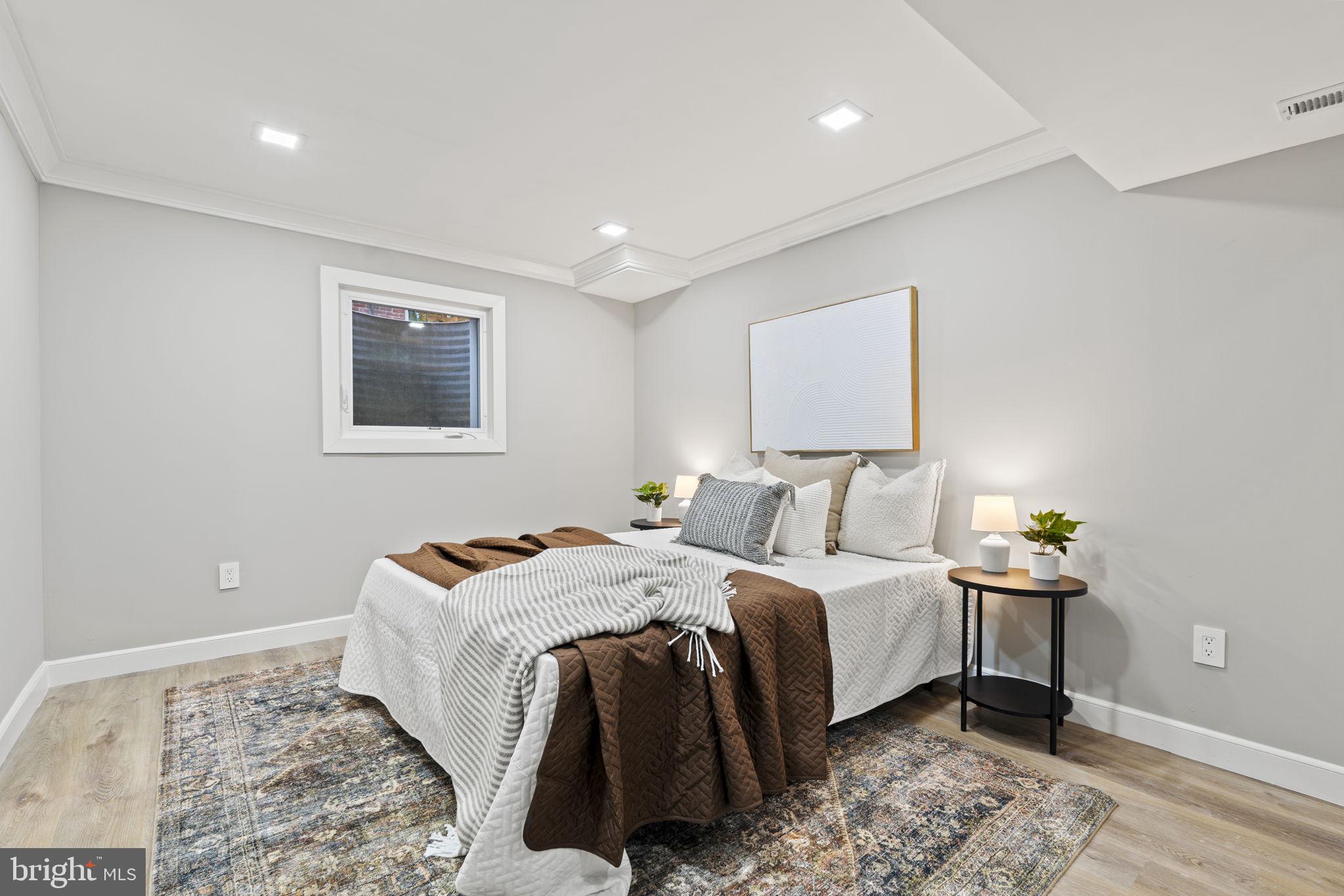 MANOR WOODS - Residential