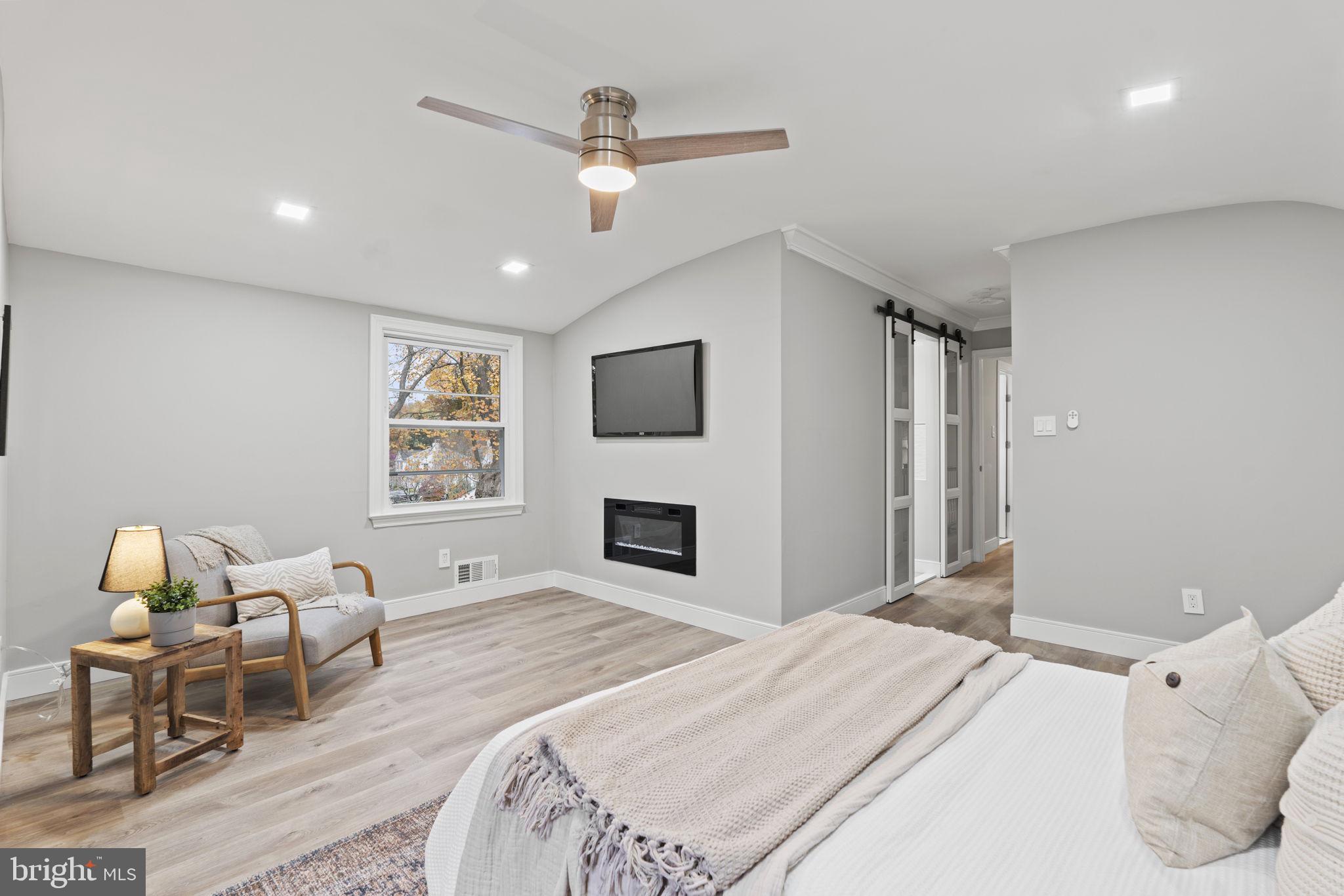 MANOR WOODS - Residential