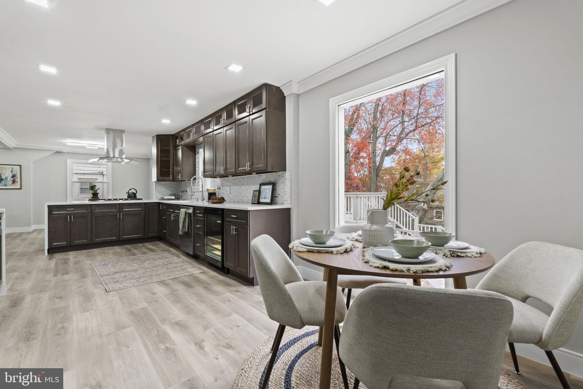 MANOR WOODS - Residential