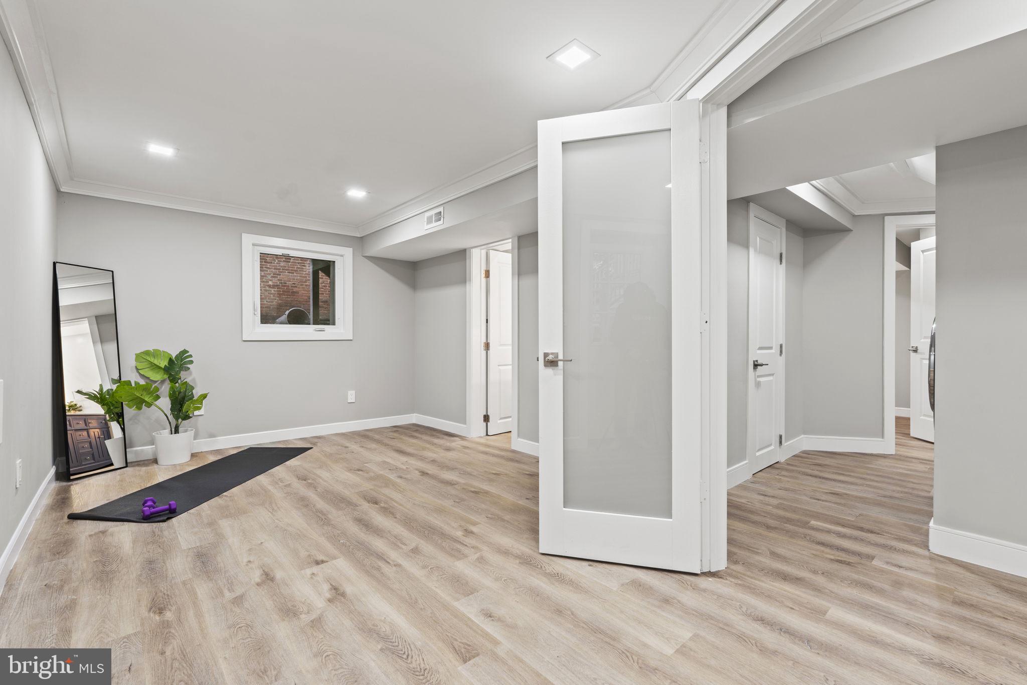 MANOR WOODS - Residential