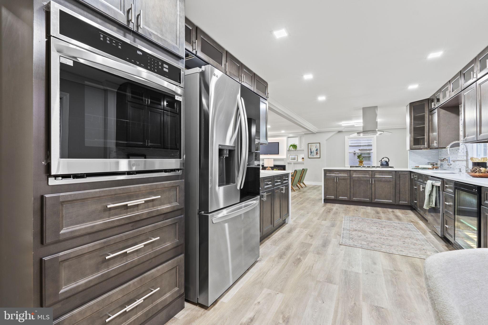 MANOR WOODS - Residential