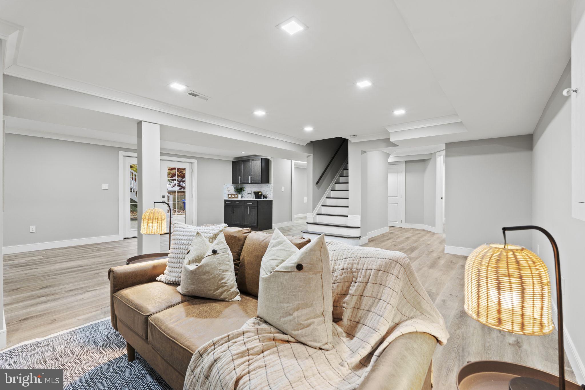 MANOR WOODS - Residential