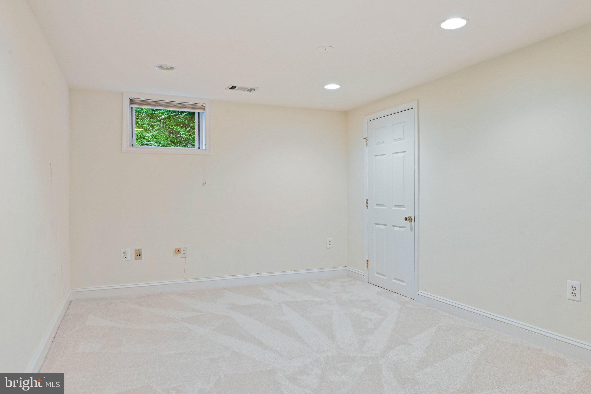 HUNTER MILL ESTATES - Residential