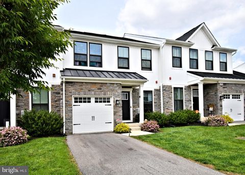 8043 MILLTOWN CIRCLE CHELTENHAM PA 19012