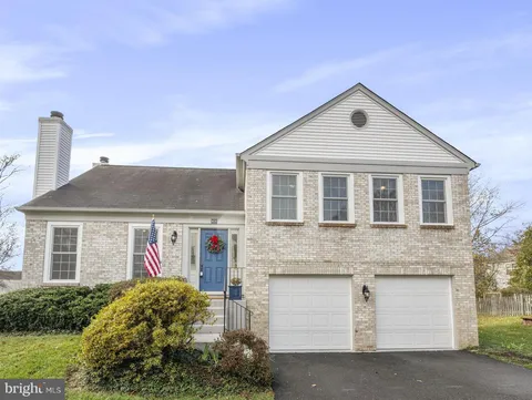 48 McPherson Circle, Sterling, VA MLS: VALO2111692