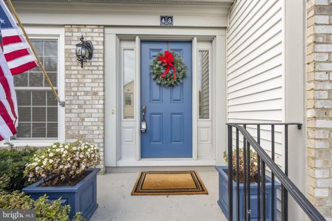 48 MCPHERSON CIRCLE STERLING VA 20165