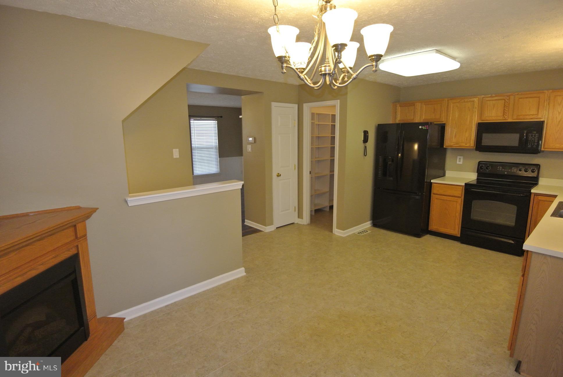 VILLAGE OF THOMAS RUN - Residential Lease