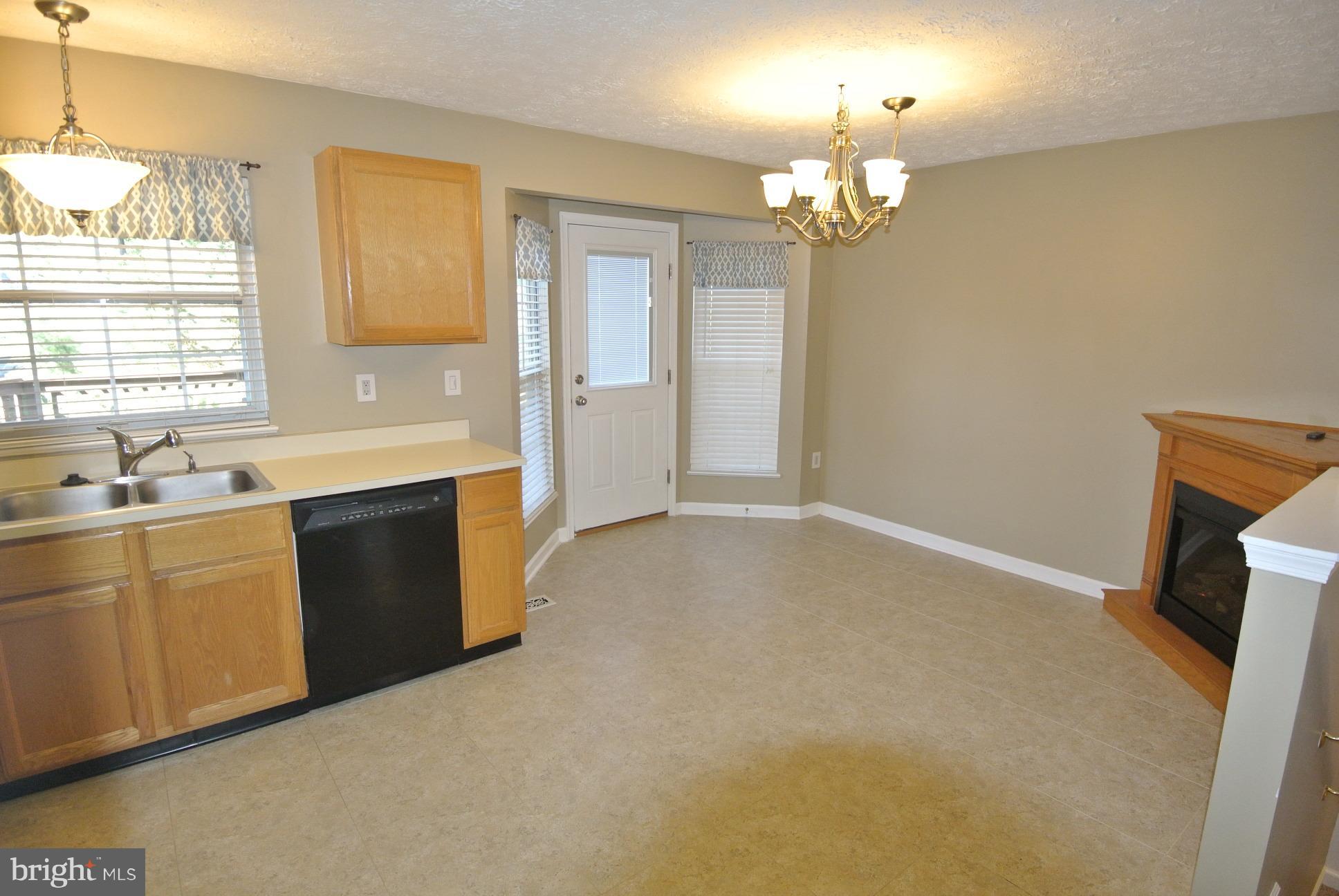 VILLAGE OF THOMAS RUN - Residential Lease