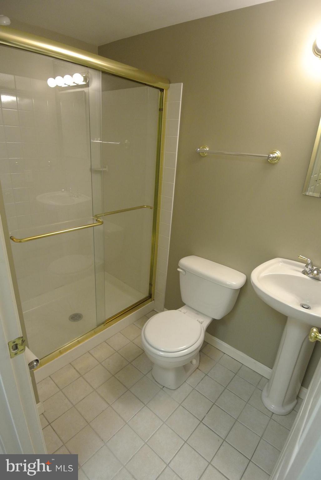 VILLAGE OF THOMAS RUN - Residential Lease