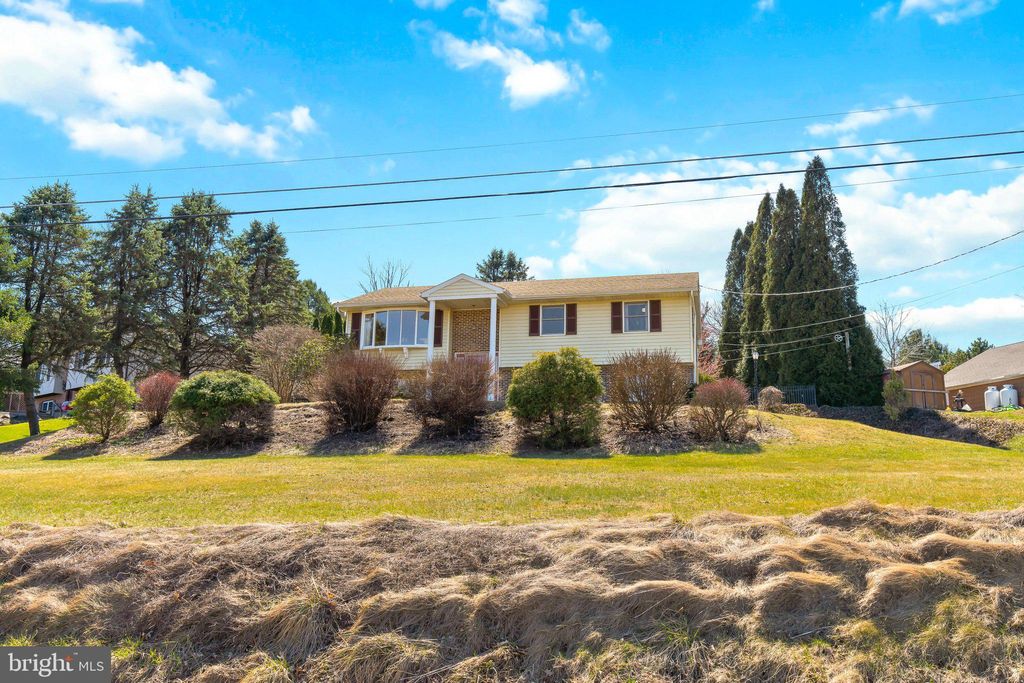 Photo of 610 W Church Road, EPHRATA, PA 17522 (MLS # PALA2066556)