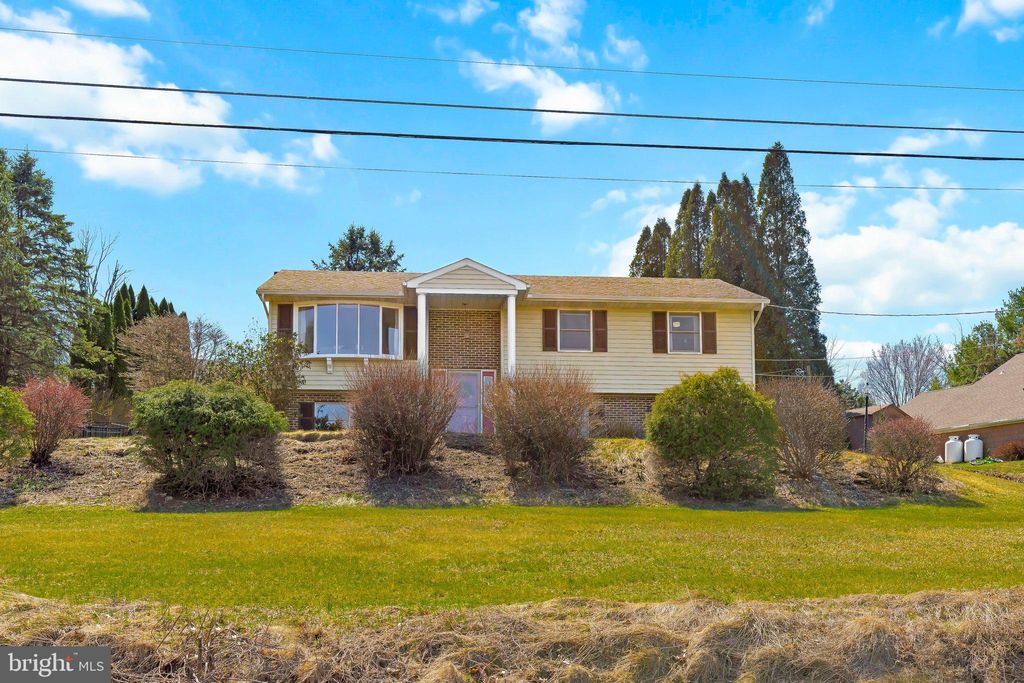 Photo of 610 W Church Road, EPHRATA, PA 17522 (MLS # PALA2066556)