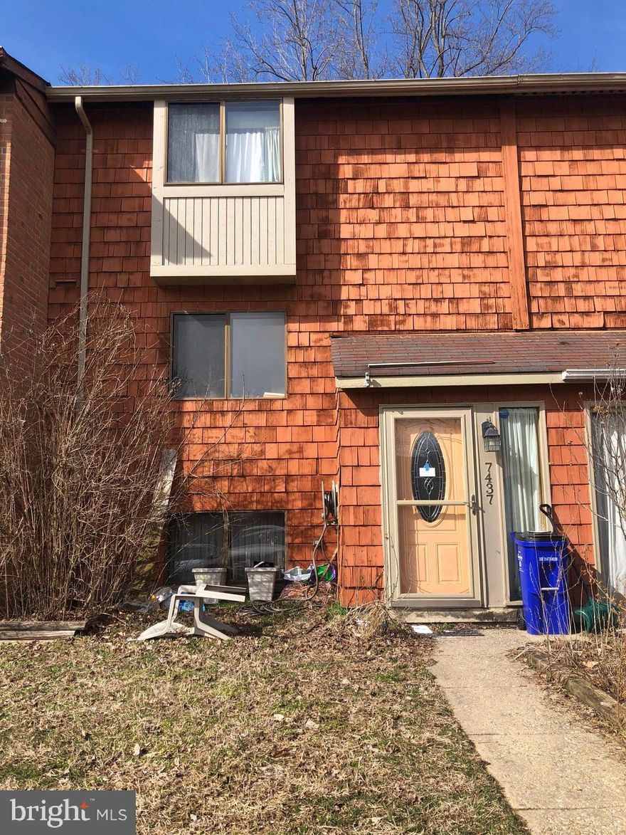 PRICE APPROVED BY LENDER! Awesome home in the heart of Columbia in need of a little TLC! Being sold as-is and subject to third party approval. All offers must be in wet signatures, no electronic signatures will be accepted.