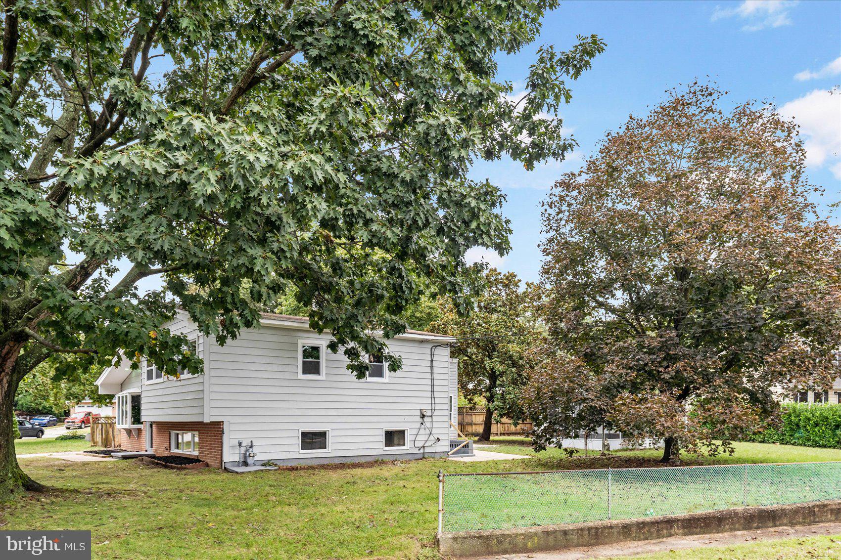 COUNTRY CLUB ESTATES - Residential