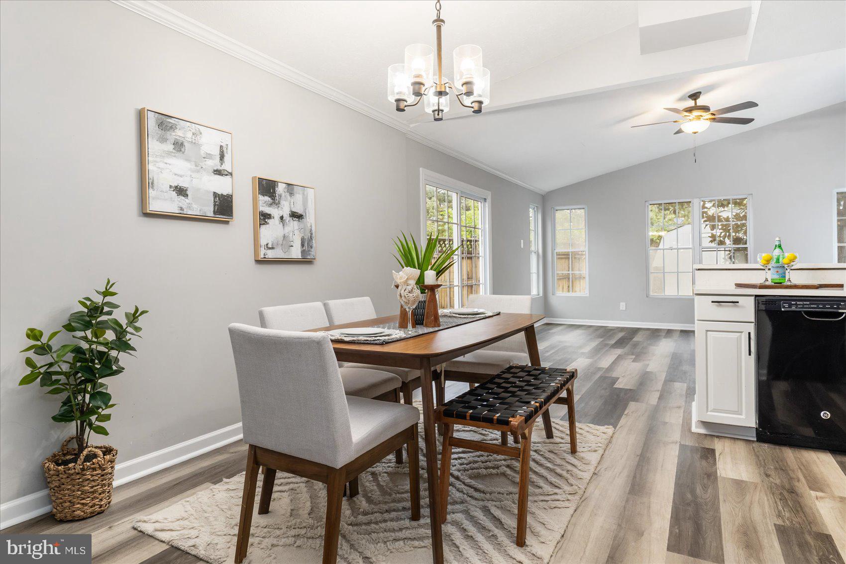 COUNTRY CLUB ESTATES - Residential