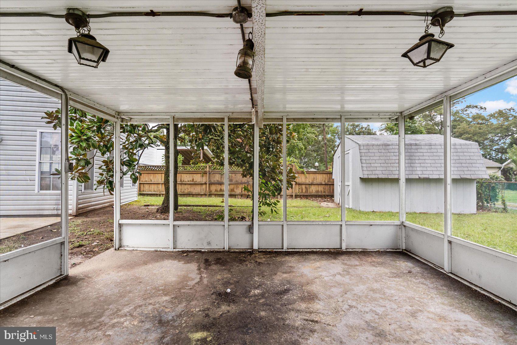 COUNTRY CLUB ESTATES - Residential