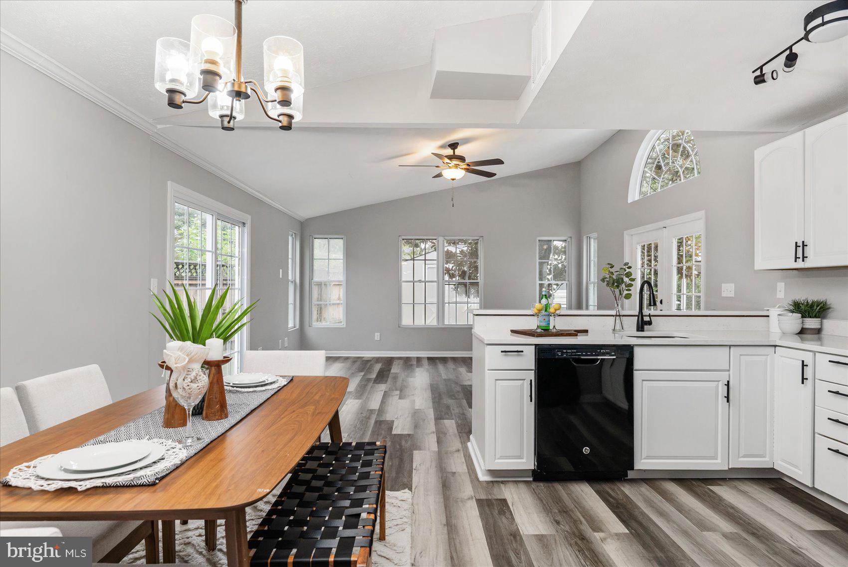 COUNTRY CLUB ESTATES - Residential