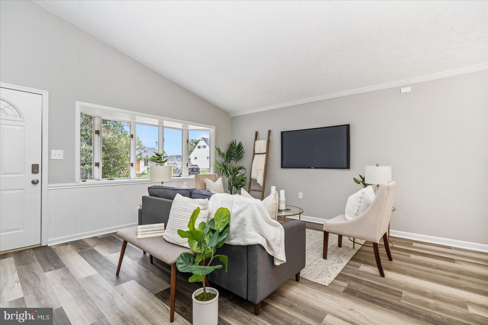 COUNTRY CLUB ESTATES - Residential