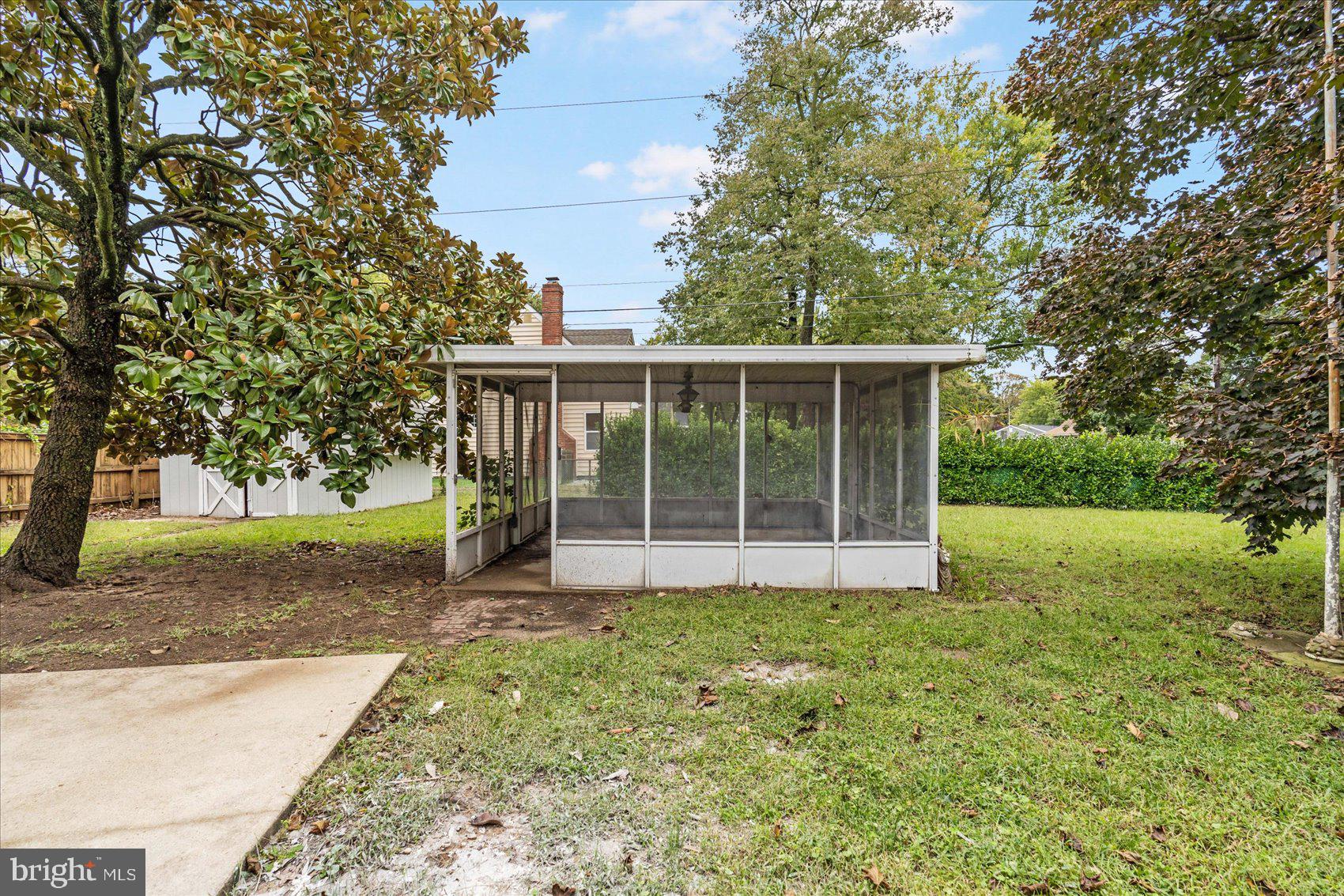 COUNTRY CLUB ESTATES - Residential