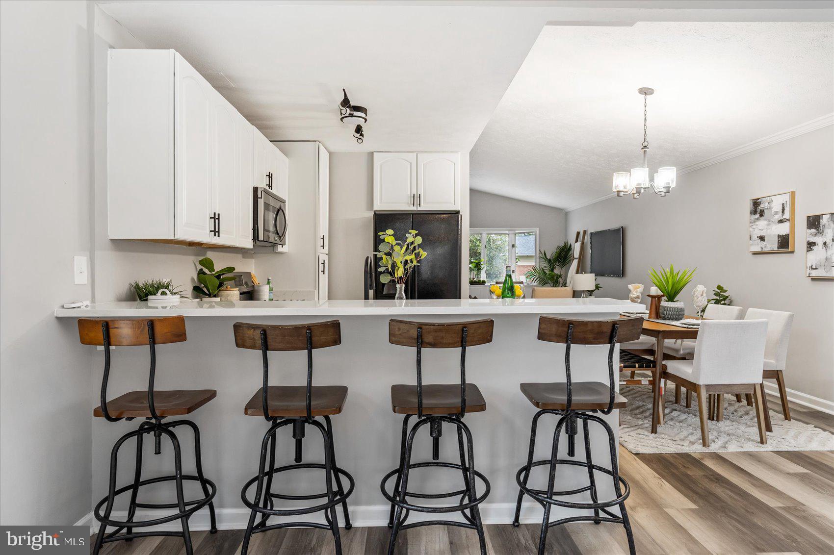 COUNTRY CLUB ESTATES - Residential