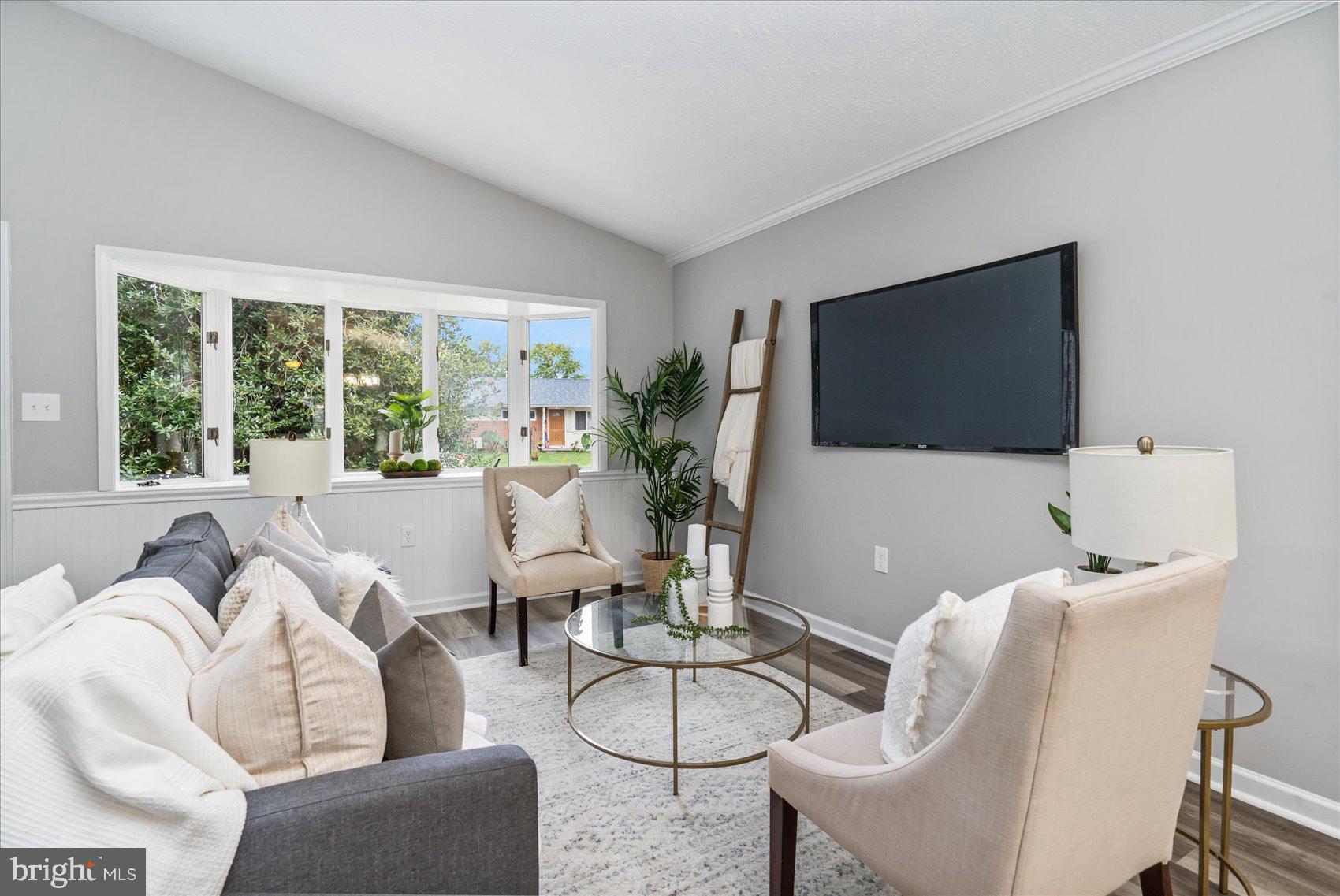 COUNTRY CLUB ESTATES - Residential