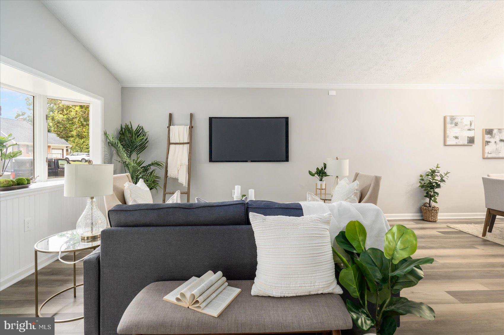 COUNTRY CLUB ESTATES - Residential