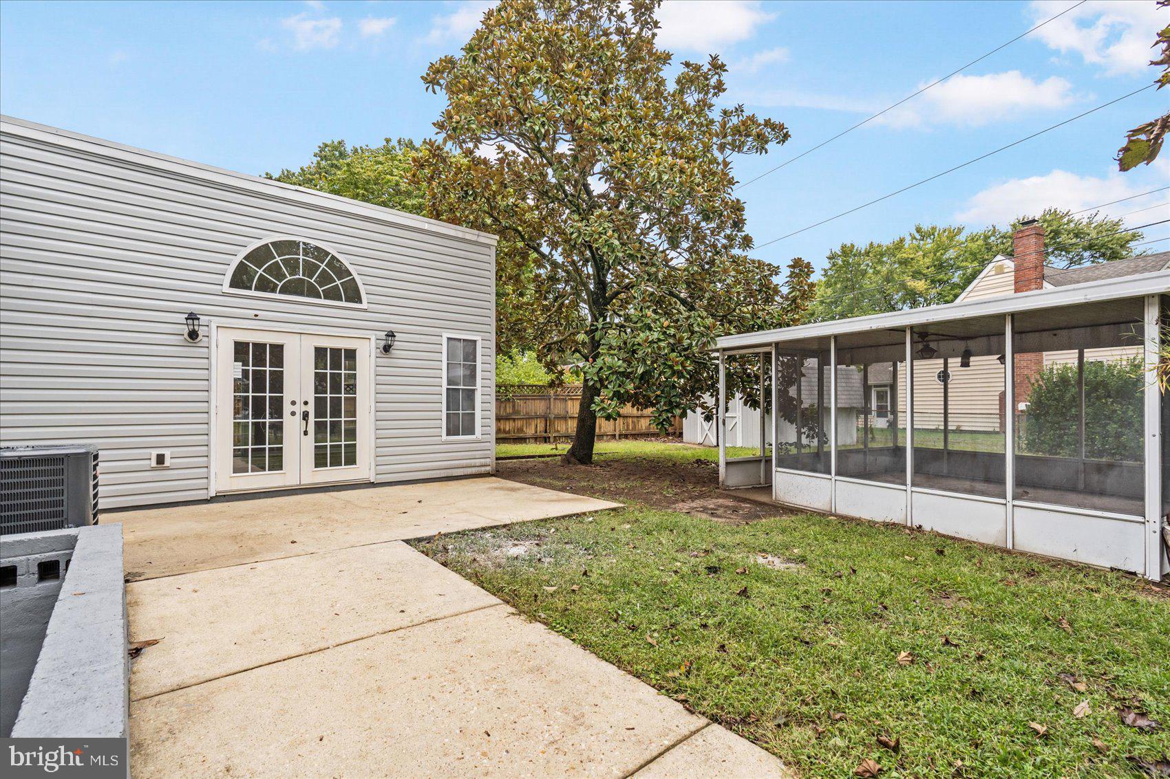 COUNTRY CLUB ESTATES - Residential