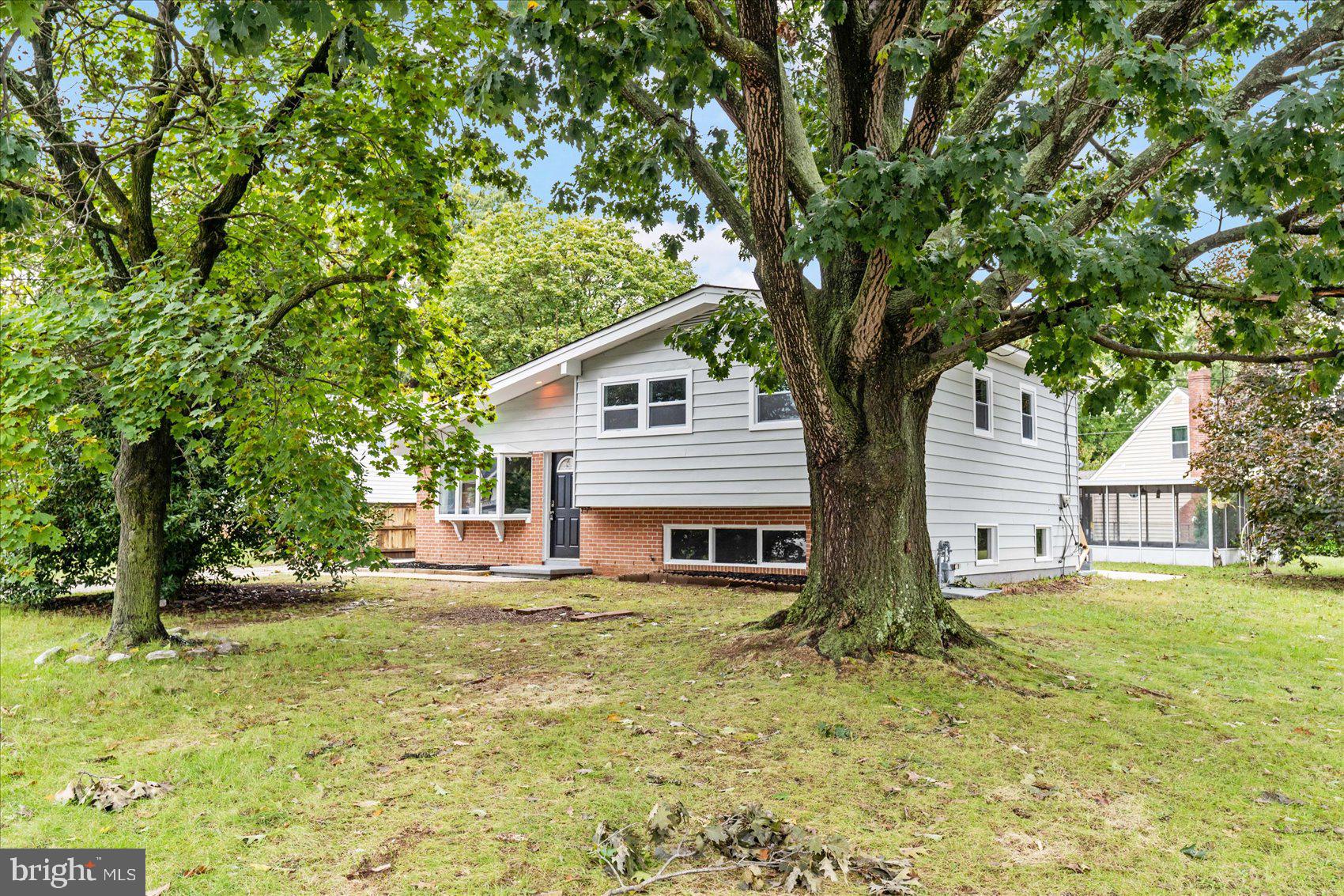 COUNTRY CLUB ESTATES - Residential