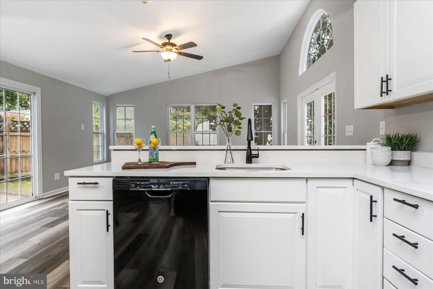 COUNTRY CLUB ESTATES - Residential