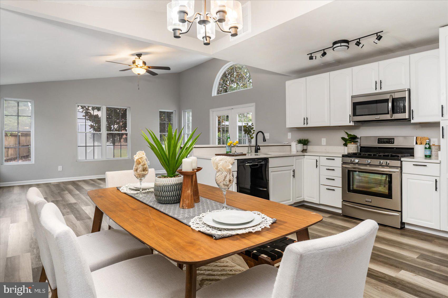 COUNTRY CLUB ESTATES - Residential