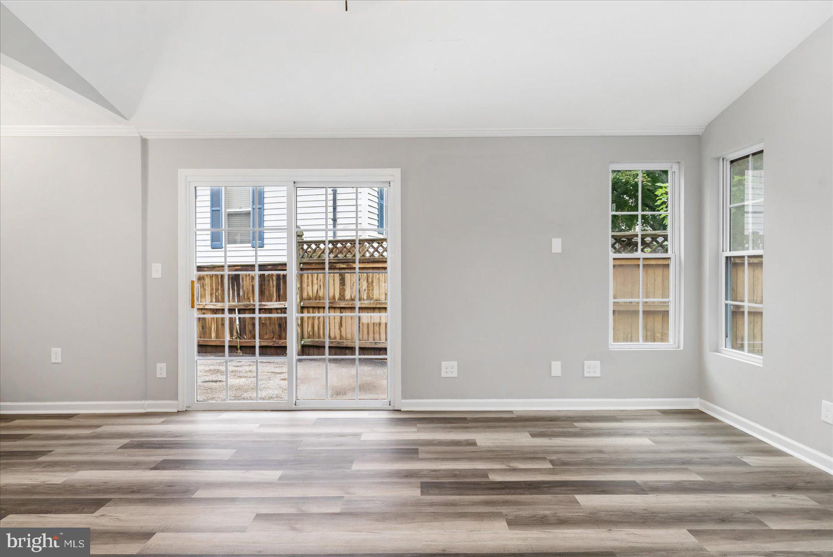 COUNTRY CLUB ESTATES - Residential