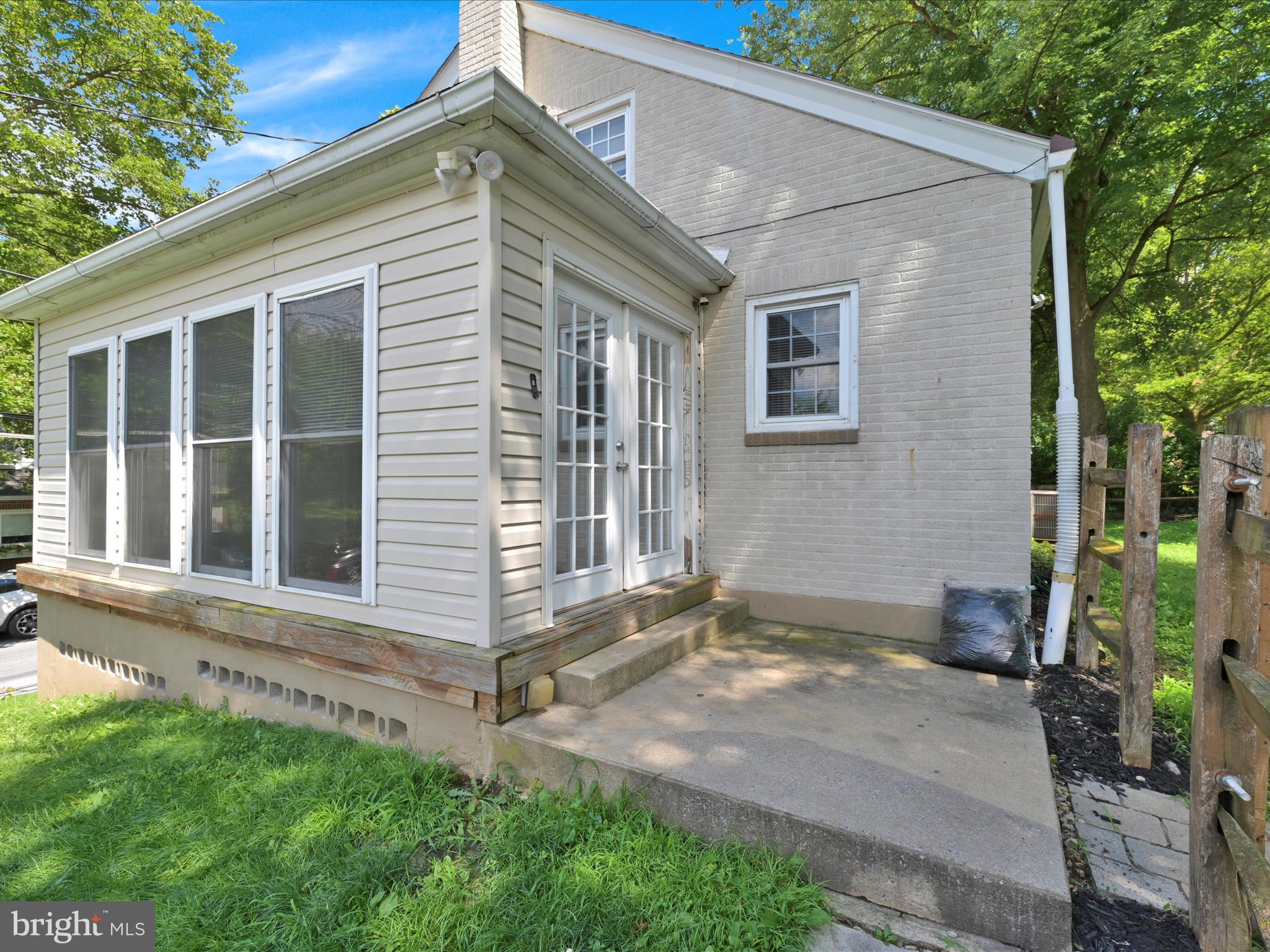 109 HILLSIDE STREET