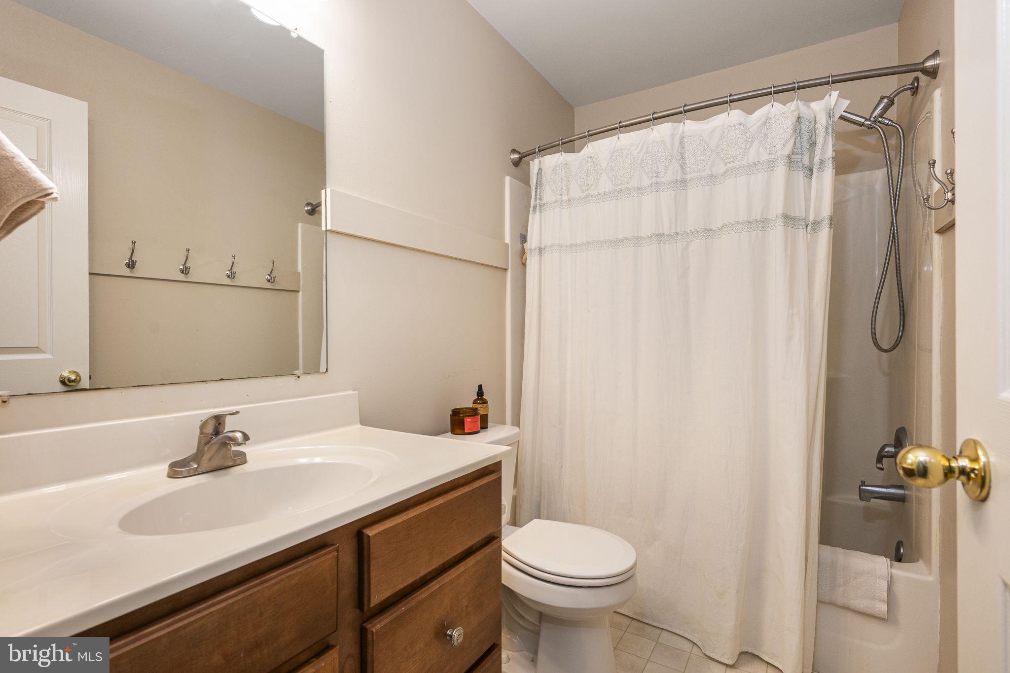 NEWPORT SQUARE - Residential