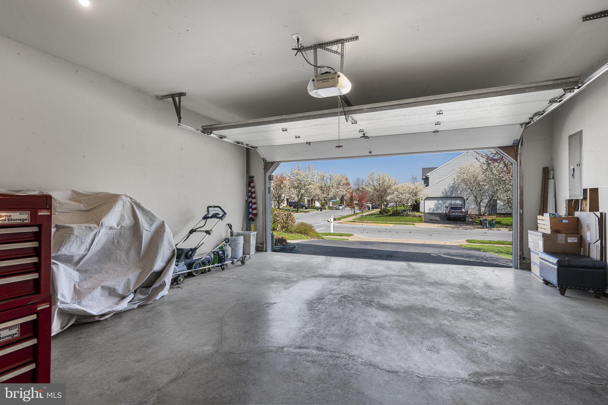 NEWPORT SQUARE - Residential