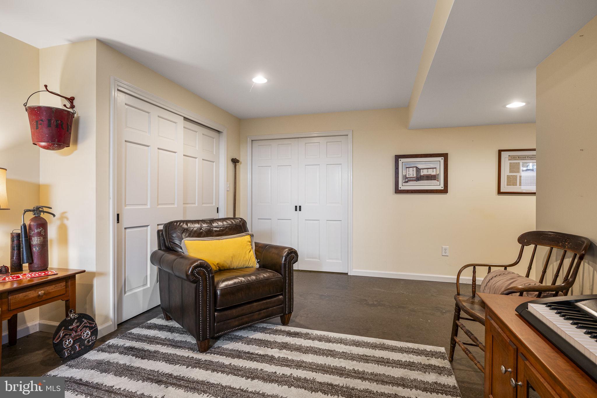 NEWPORT SQUARE - Residential